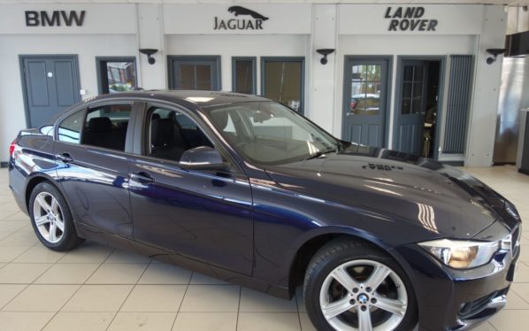 Used 2014 BLUE BMW 3 SERIES Saloon 2.0 320I SE 4d AUTO 181 BHP (reg. 2014-12-18) for sale in Hazel Grove