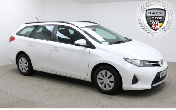 Used 2014 WHITE TOYOTA AURIS Estate 1.4 ACTIVE D-4D 5d 89 BHP (reg. 2014-07-17) for sale in Manchester