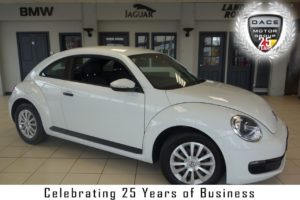 Used 2014 WHITE VOLKSWAGEN BEETLE Hatchback 1.6 TDI BLUEMOTION TECHNOLOGY 2d 104 BHP full vw service history (reg. 2014-09-17) for sale in Hazel Grove