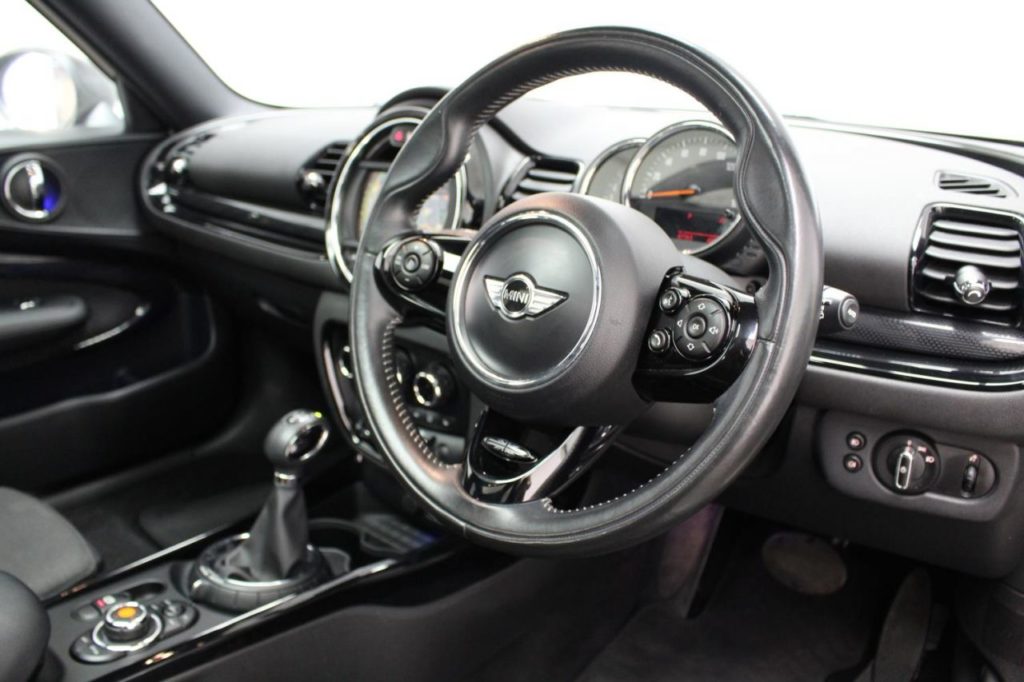 Used_2015_WHITE_MINI_CLUBMAN_2