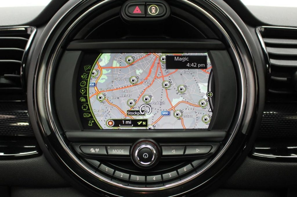 Used_2015_WHITE_MINI_CLUBMAN_2