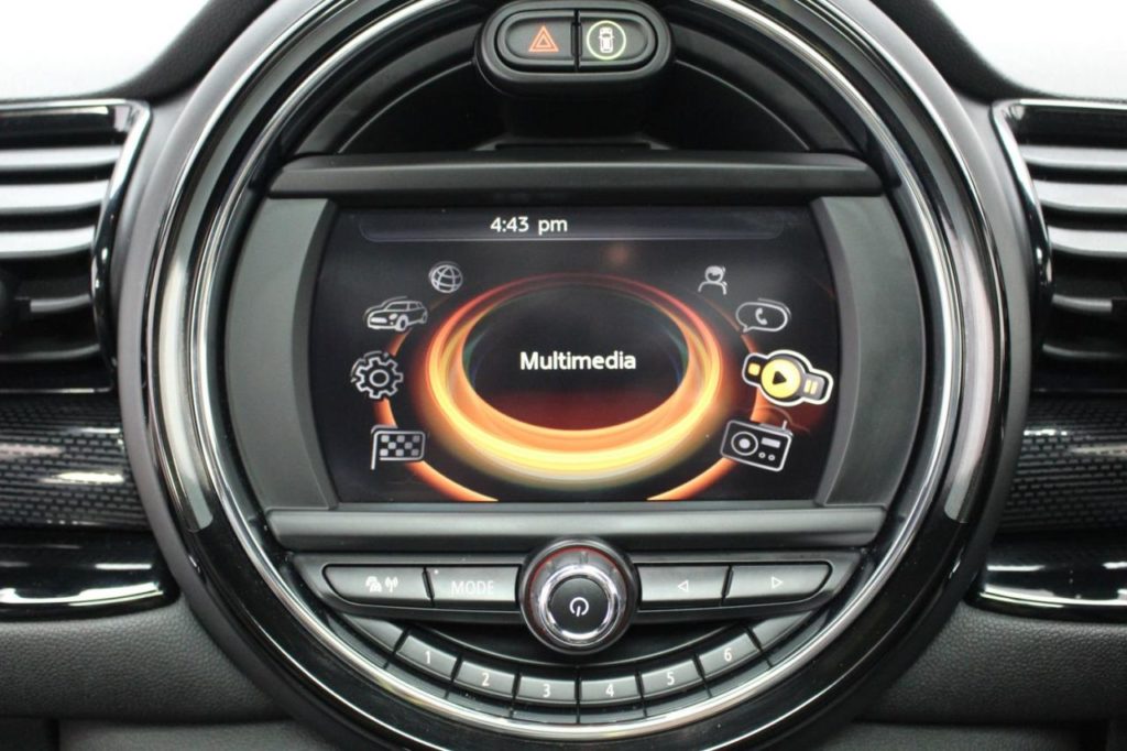 Used_2015_WHITE_MINI_CLUBMAN_2