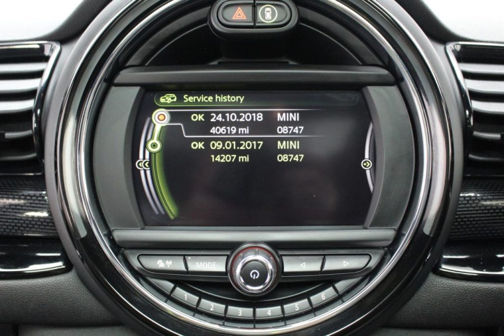 Used_2015_WHITE_MINI_CLUBMAN_2