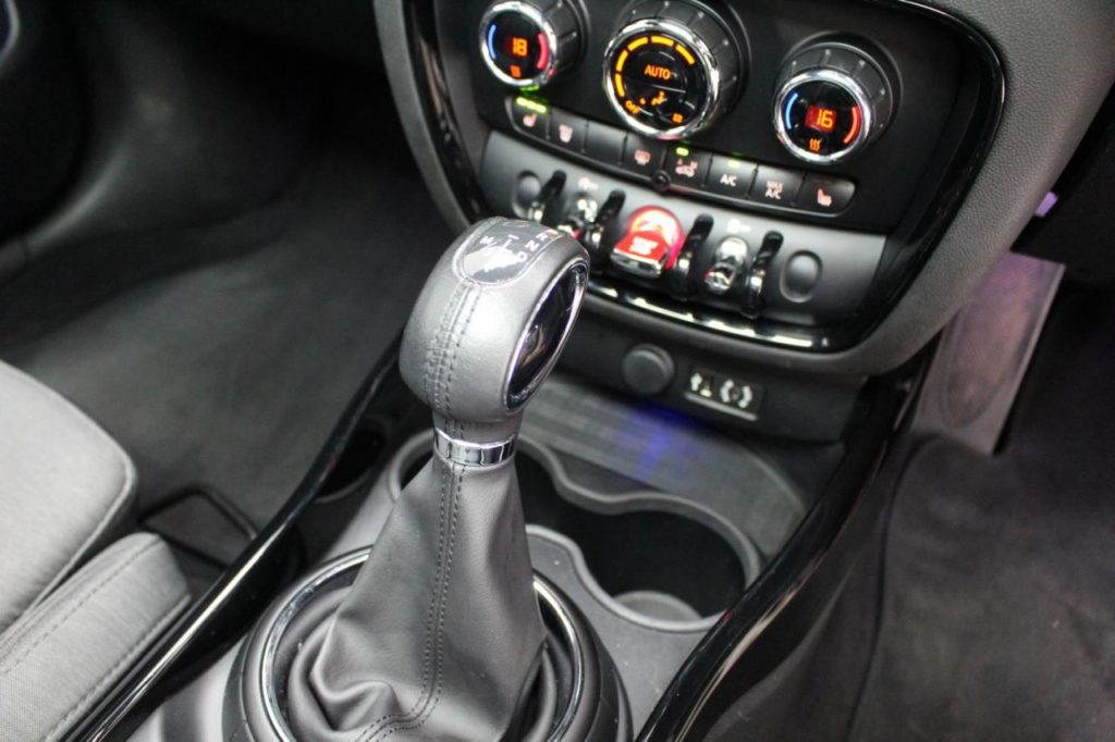 Used_2015_WHITE_MINI_CLUBMAN_2