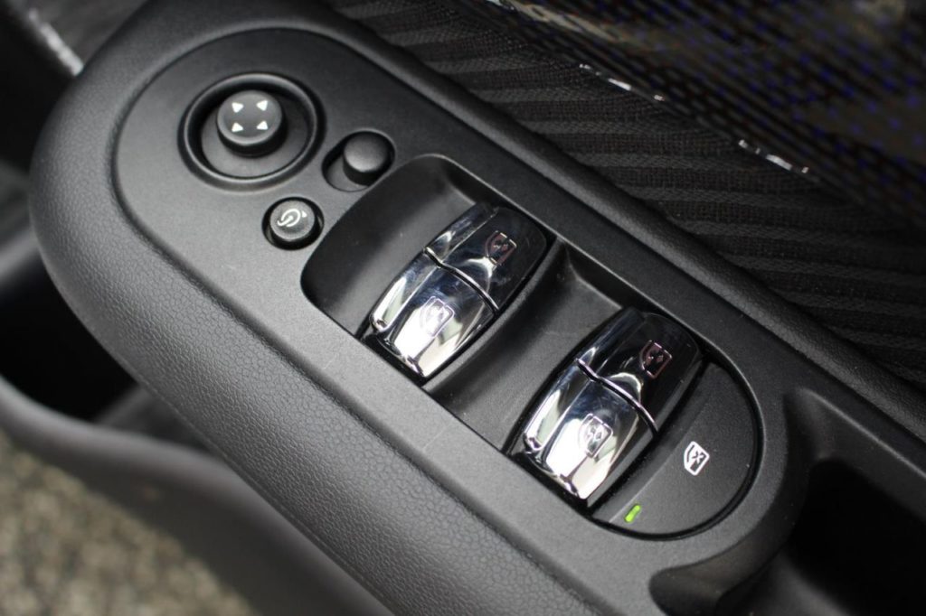 Used_2015_WHITE_MINI_CLUBMAN_2