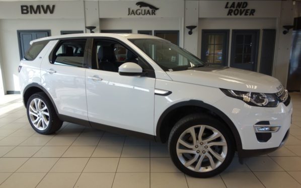 Used 2016 WHITE LAND ROVER DISCOVERY SPORT Estate 2.0 TD4 HSE LUXURY 5d AUTO 180 BHP (reg. 2016-06-30) for sale in Hazel Grove
