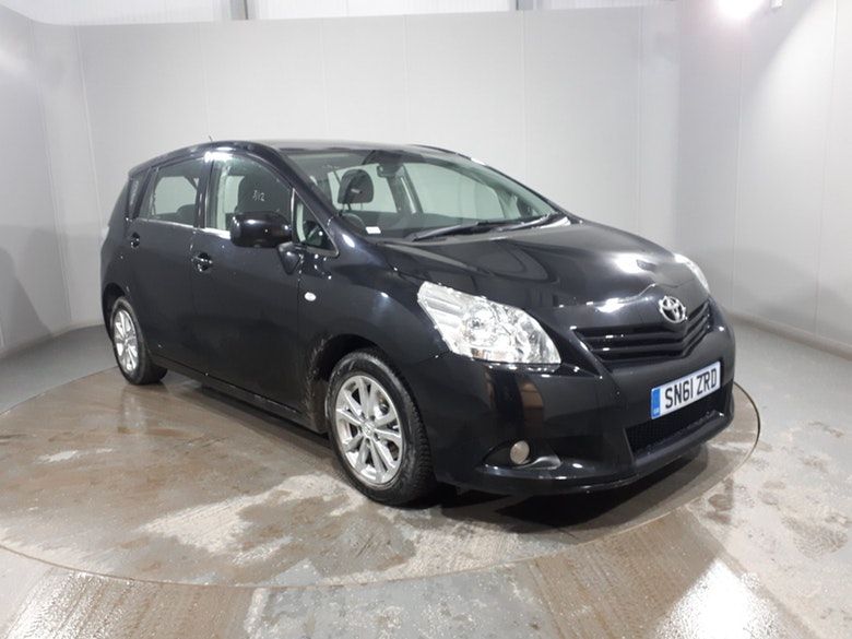 Used 2011 BLACK TOYOTA VERSO MPV 2.0 TR D-4D 5d 125 BHP (reg. 2011-12-14) for sale in Manchester