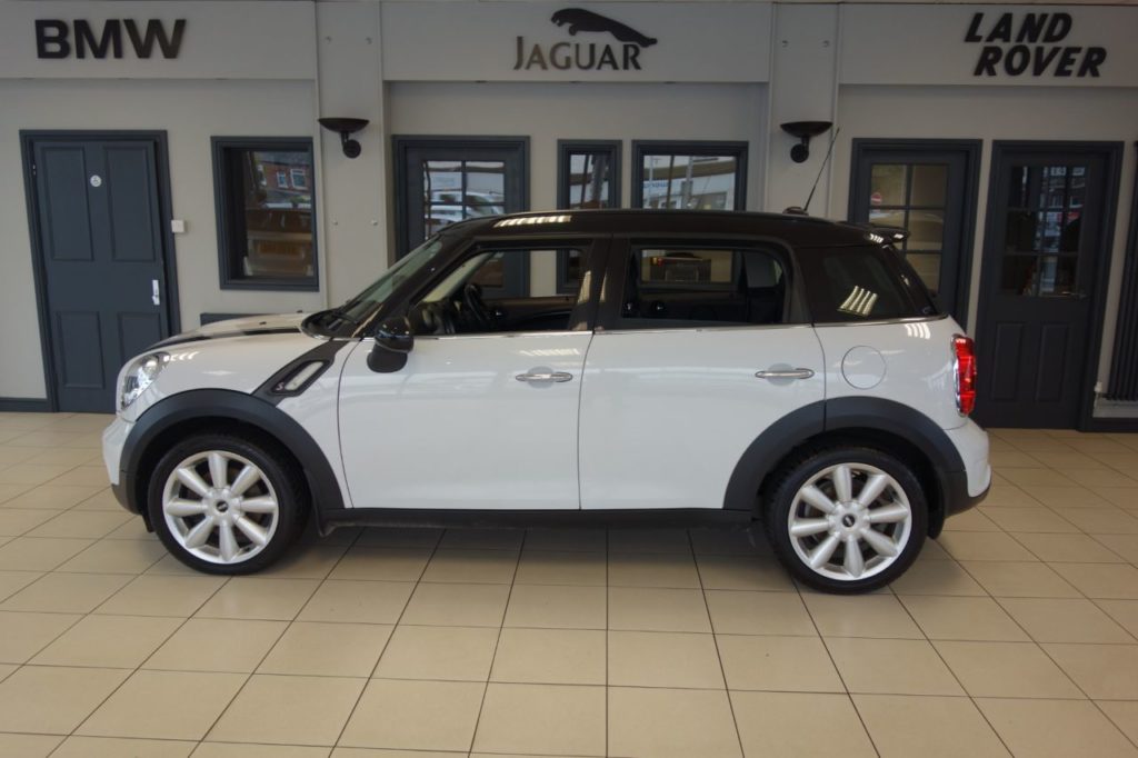 Used_2012_WHITE_MINI_COUNTRYMAN_1