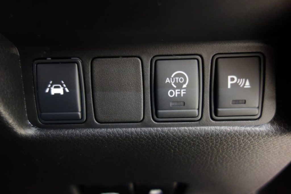 Used_2014_BLACK_NISSAN_QASHQAI_1