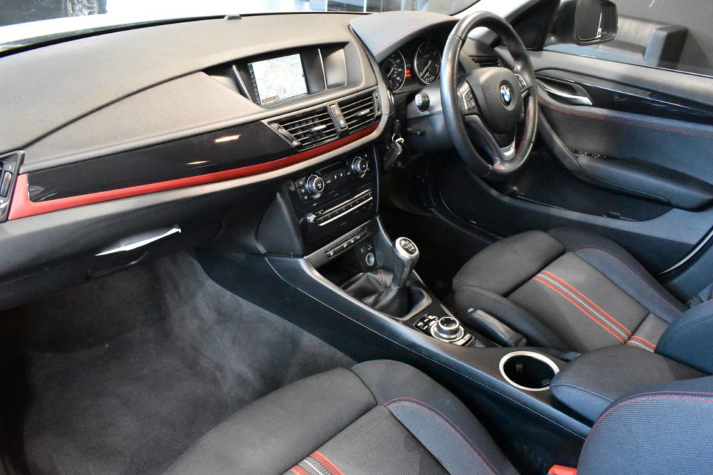 Used_2015_WHITE_BMW_X1_2