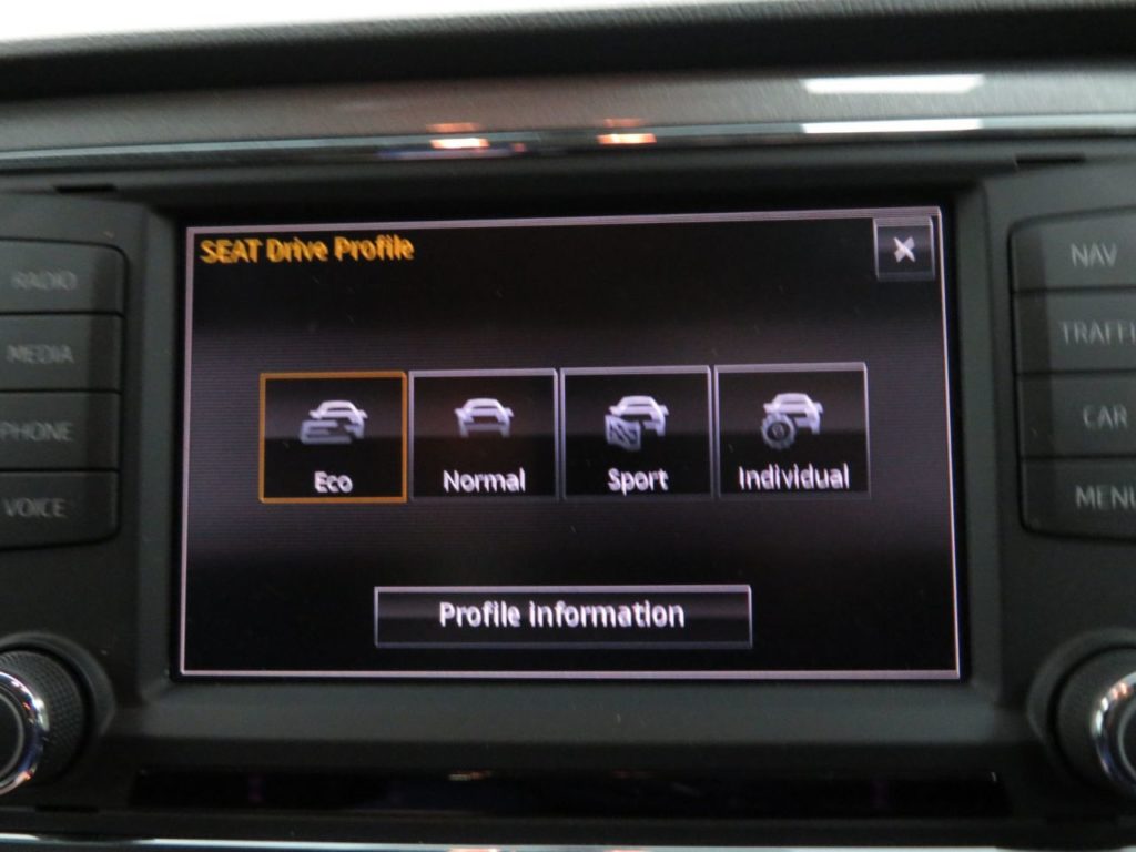 Used_2016_BLUE_SEAT_LEON_1