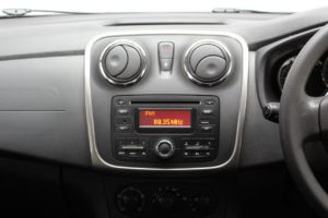 Used_2016_WHITE_DACIA_SANDERO-STEPWAY_1