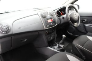 Used_2016_WHITE_DACIA_SANDERO-STEPWAY_1