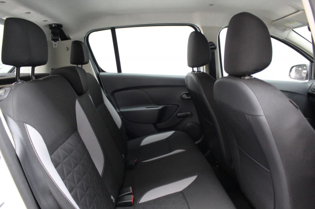 Used_2016_WHITE_DACIA_SANDERO-STEPWAY_1