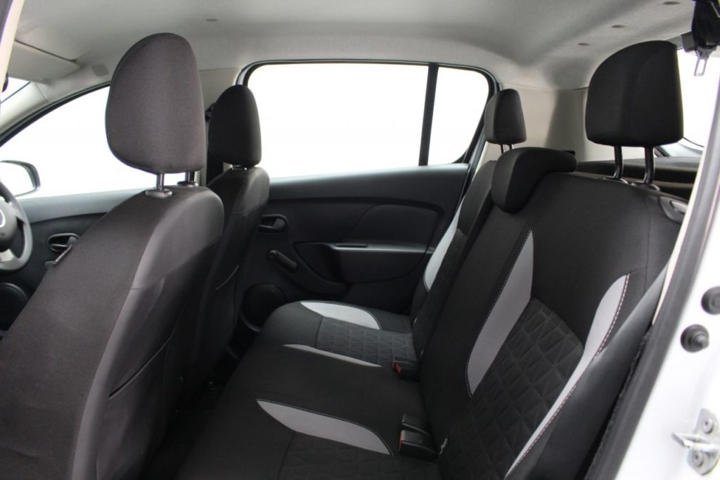 Used_2016_WHITE_DACIA_SANDERO-STEPWAY_1