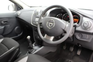 Used_2016_WHITE_DACIA_SANDERO-STEPWAY_1