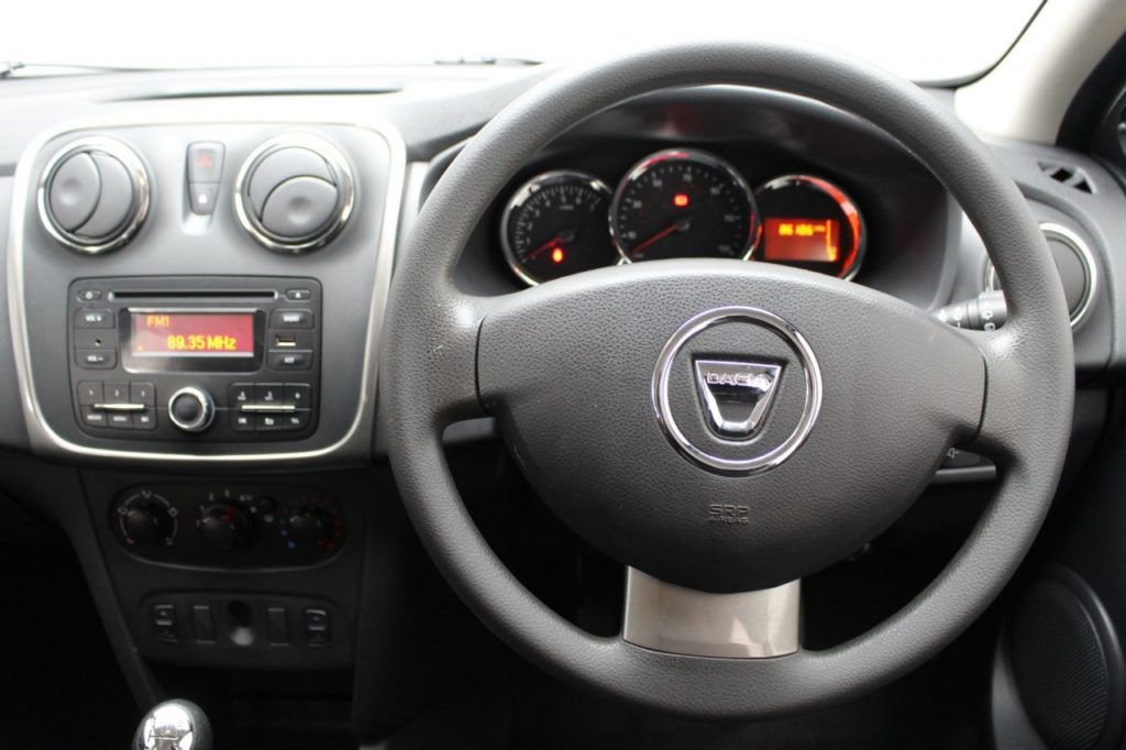 Used_2016_WHITE_DACIA_SANDERO-STEPWAY_1