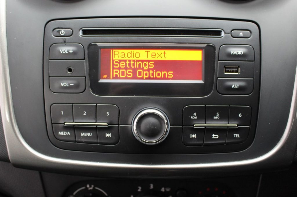 Used_2016_WHITE_DACIA_SANDERO-STEPWAY_1