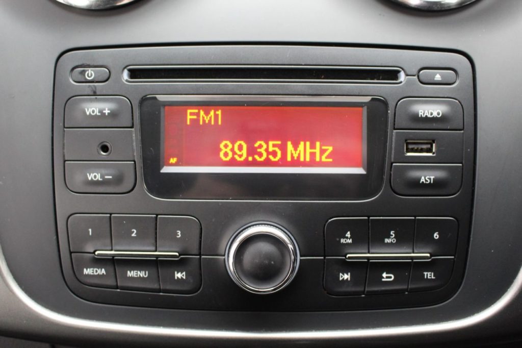 Used_2016_WHITE_DACIA_SANDERO-STEPWAY_1