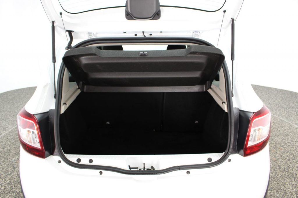 Used_2016_WHITE_DACIA_SANDERO-STEPWAY_1
