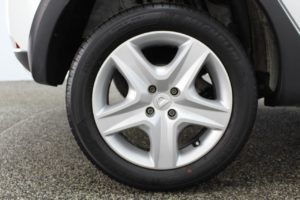 Used_2016_WHITE_DACIA_SANDERO-STEPWAY_1