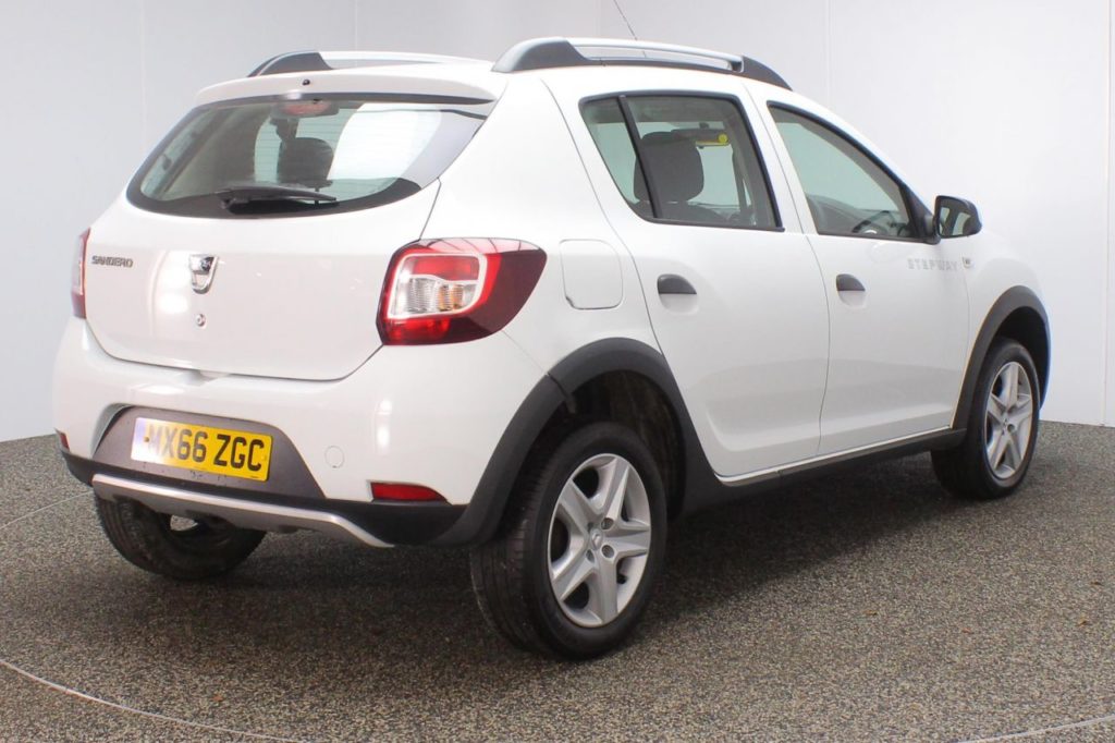 Used_2016_WHITE_DACIA_SANDERO-STEPWAY_1