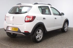 Used_2016_WHITE_DACIA_SANDERO-STEPWAY_1