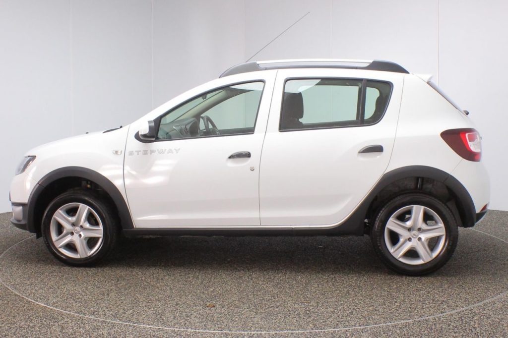 Used_2016_WHITE_DACIA_SANDERO-STEPWAY_1