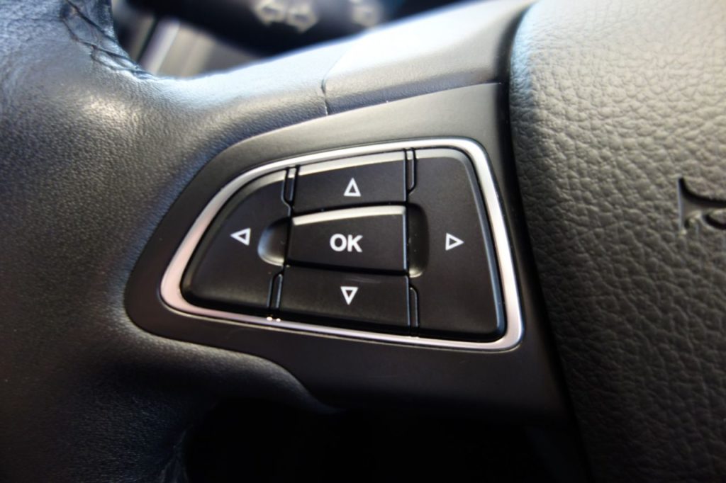 Used_2016_WHITE_FORD_C-MAX_1