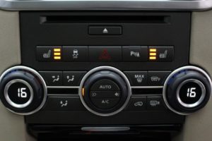 Used_2014_GREY_LAND-ROVER_DISCOVERY_3