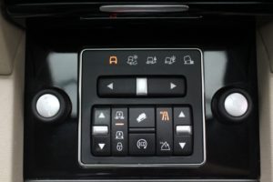 Used_2014_GREY_LAND-ROVER_DISCOVERY_3