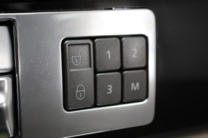 Used_2014_GREY_LAND-ROVER_DISCOVERY_3