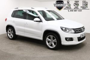 Used 2014 WHITE VOLKSWAGEN TIGUAN 4x4 2.0 R LINE TDI BLUEMOTION TECH 4MOTION DSG 5d 139 BHP (reg. 2014-03-29) for sale in Manchester