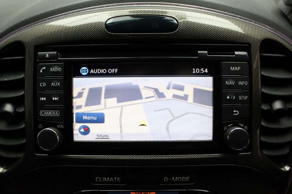 Used_2015_WHITE_NISSAN_JUKE_1