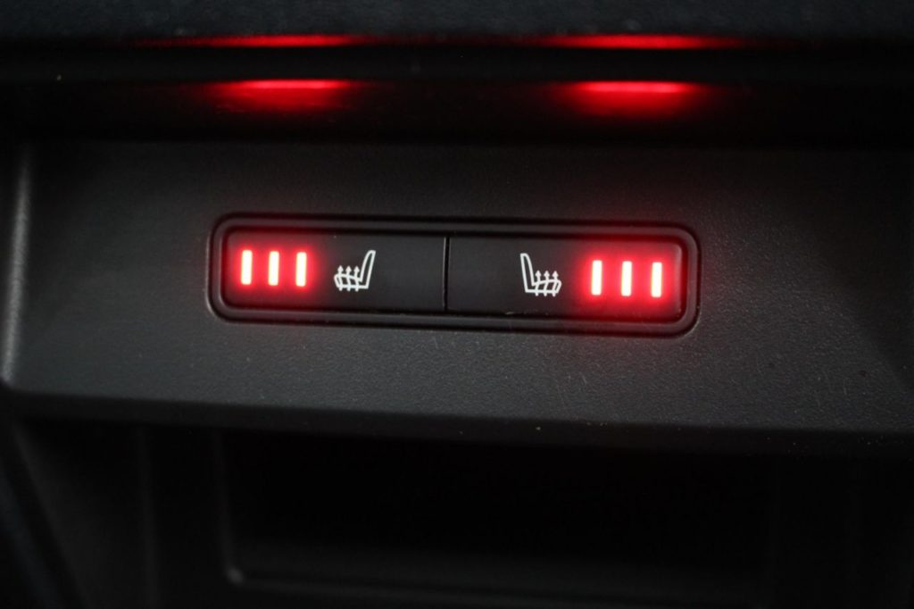 Used_2016_BLUE_LAND-ROVER_DISCOVERY-SPORT_2