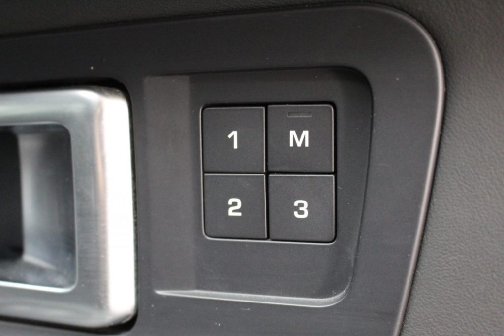 Used_2016_BLUE_LAND-ROVER_DISCOVERY-SPORT_2
