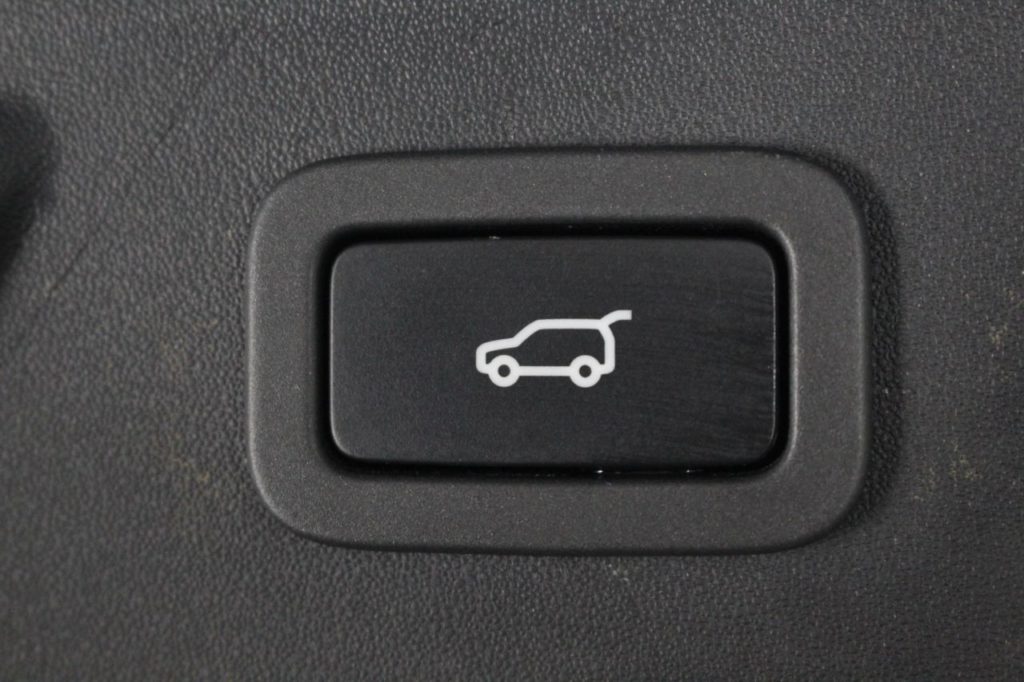 Used_2016_BLUE_LAND-ROVER_DISCOVERY-SPORT_2