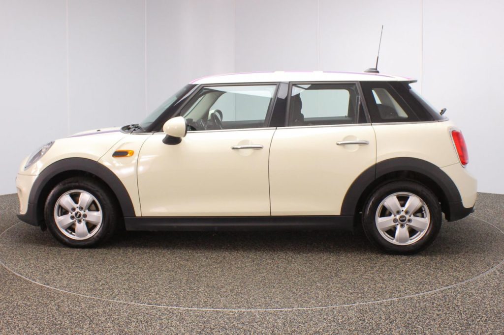 Used_2016_WHITE_MINI_HATCH-COOPER_1