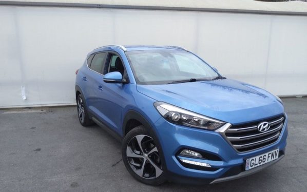 Used 2017 BLUE HYUNDAI TUCSON Estate 2.0 CRDI PREMIUM BLUE DRIVE 5d 134 BHP (reg. 2017-01-31) for sale in Manchester