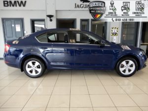 Used 2018 BLUE SKODA OCTAVIA Hatchback 1.0 SE TECHNOLOGY TSI DSG 5d AUTO 114 BHP (reg. 2018-02-15) for sale in Hazel Grove