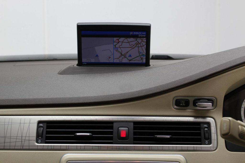 Used_2010_GREY_VOLVO_XC70_2