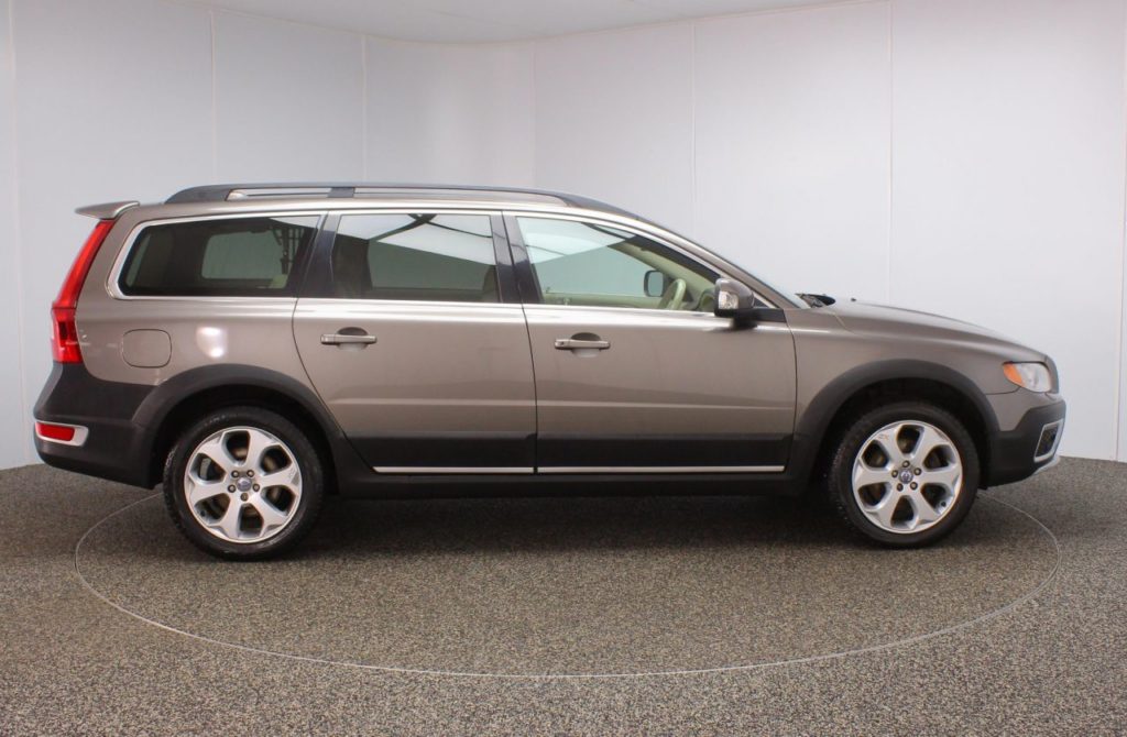 Used_2010_GREY_VOLVO_XC70_2