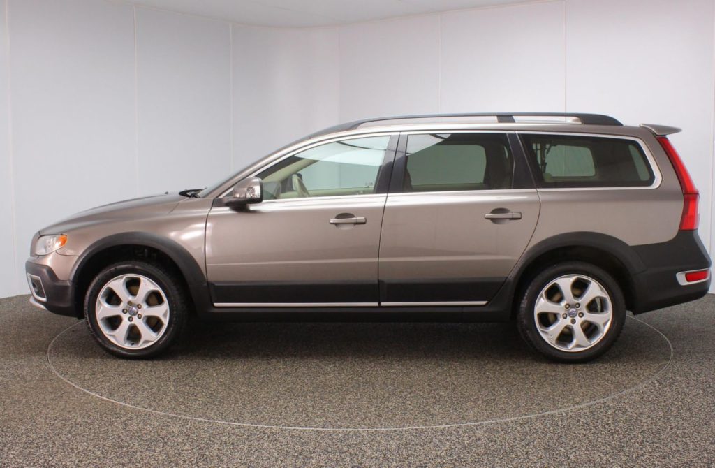Used_2010_GREY_VOLVO_XC70_2