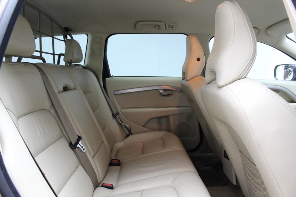 Used_2010_GREY_VOLVO_XC70_2