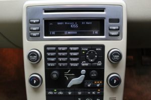 Used_2010_GREY_VOLVO_XC70_2