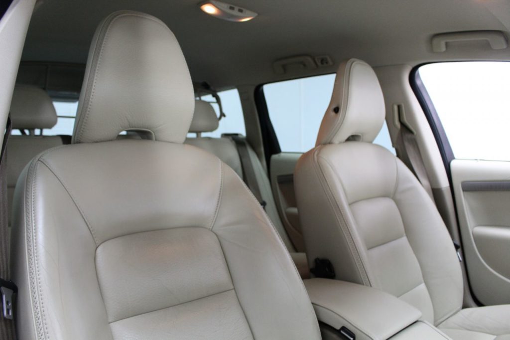 Used_2010_GREY_VOLVO_XC70_2