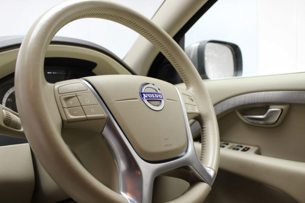 Used_2010_GREY_VOLVO_XC70_2