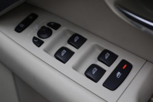 Used_2010_GREY_VOLVO_XC70_2