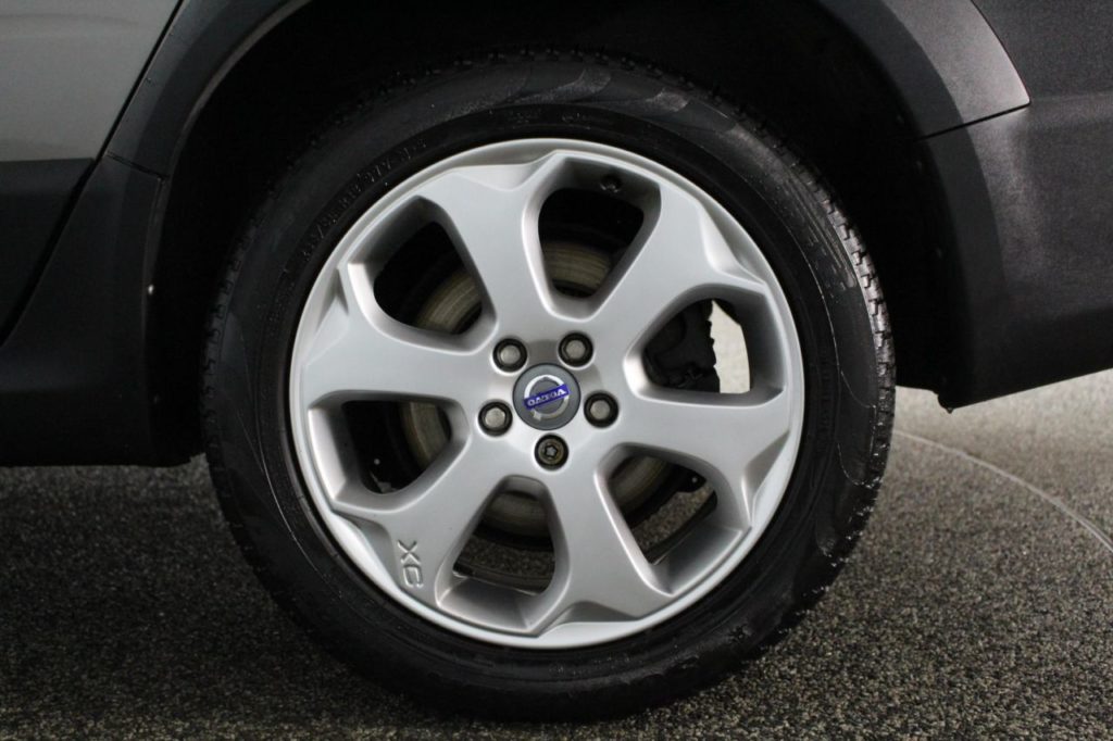 Used_2010_GREY_VOLVO_XC70_2