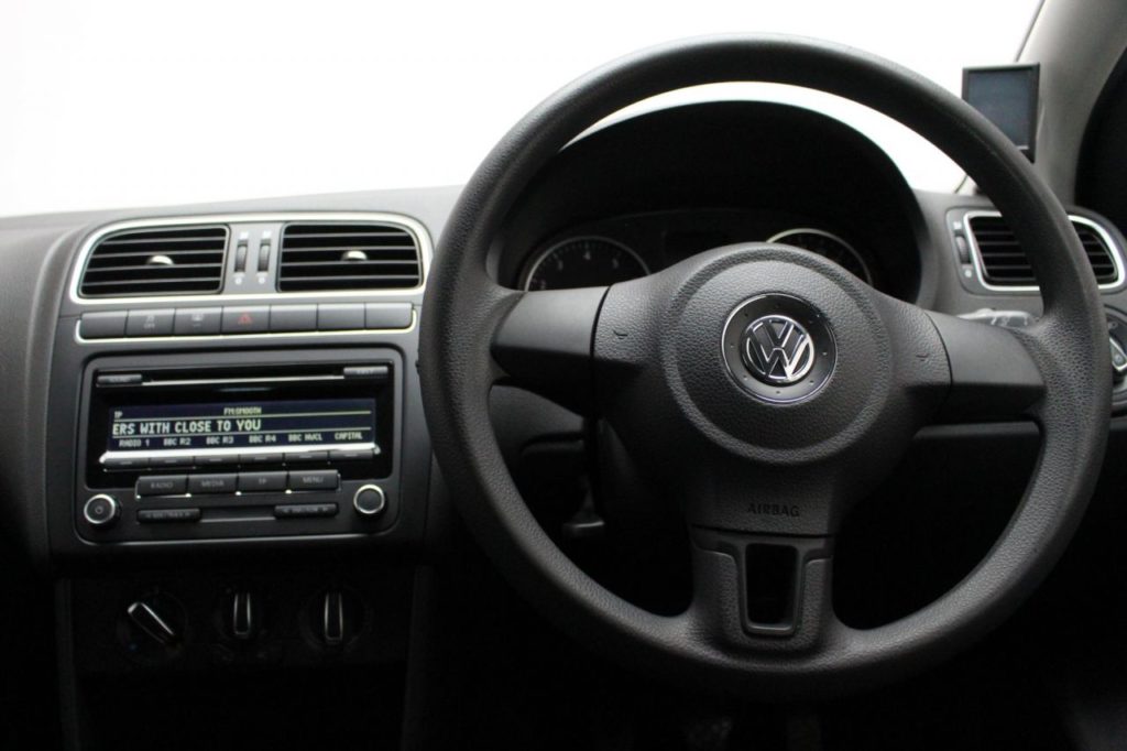 Used_2013_RED_VOLKSWAGEN_POLO_1